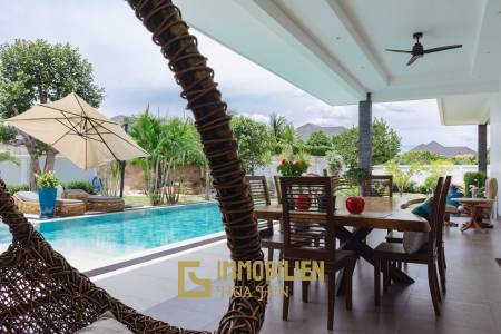 ARIA 2: Herrliche 3 Schlafzimmer Pool Villa mit schönem Garten