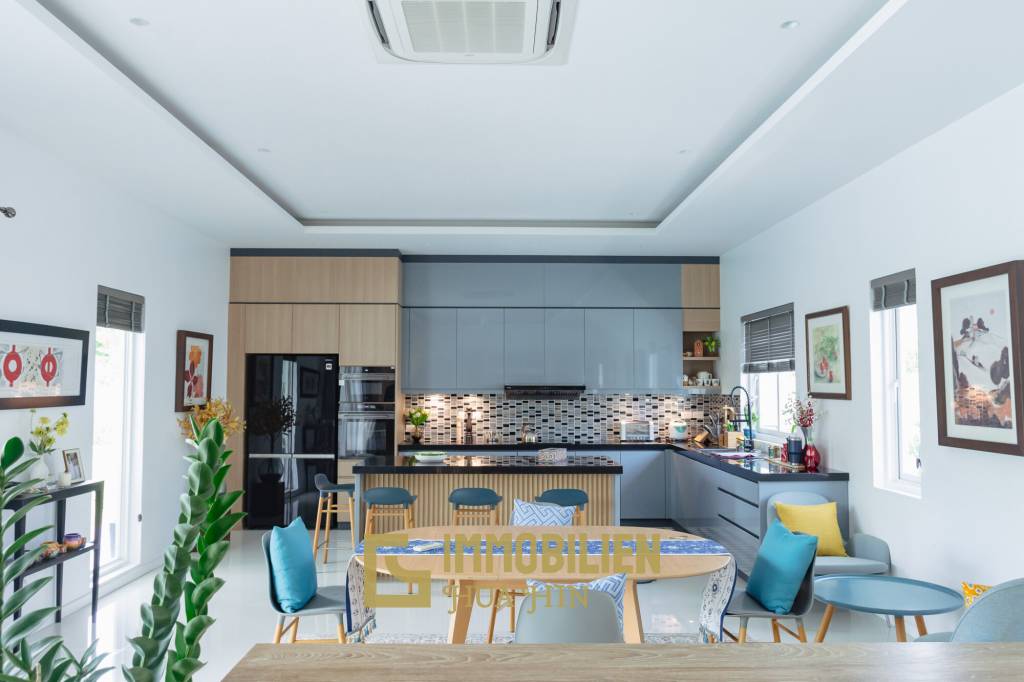 ARIA 2: Herrliche 3 Schlafzimmer Pool Villa mit schönem Garten