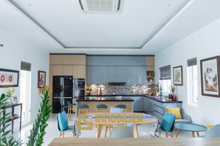 ARIA 2: Herrliche 3 Schlafzimmer Pool Villa mit schönem Garten