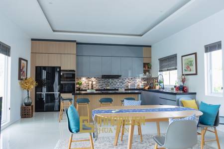 ARIA 2: Herrliche 3 Schlafzimmer Pool Villa mit schönem Garten