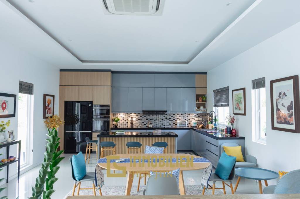 ARIA 2: Herrliche 3 Schlafzimmer Pool Villa mit schönem Garten