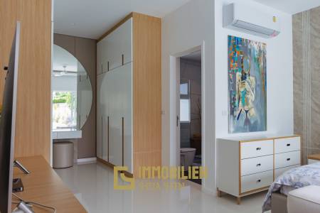 ARIA 2: Herrliche 3 Schlafzimmer Pool Villa mit schönem Garten