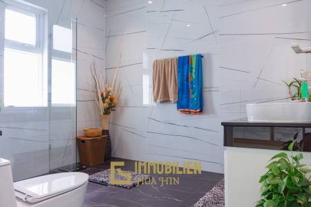 ARIA 2: Herrliche 3 Schlafzimmer Pool Villa mit schönem Garten
