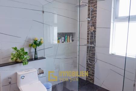 ARIA 2: Herrliche 3 Schlafzimmer Pool Villa mit schönem Garten