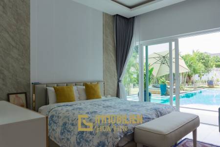 ARIA 2: Herrliche 3 Schlafzimmer Pool Villa mit schönem Garten