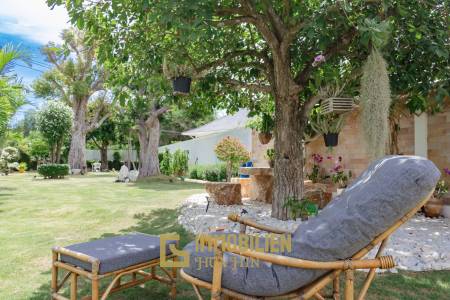 ARIA 2: Herrliche 3 Schlafzimmer Pool Villa mit schönem Garten
