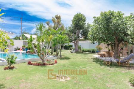 ARIA 2: Herrliche 3 Schlafzimmer Pool Villa mit schönem Garten