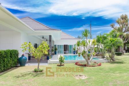 ARIA 2: Herrliche 3 Schlafzimmer Pool Villa mit schönem Garten