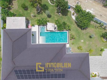 ARIA 2: Herrliche 3 Schlafzimmer Pool Villa mit schönem Garten