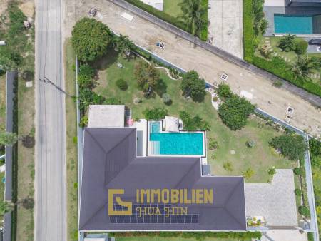 ARIA 2: Herrliche 3 Schlafzimmer Pool Villa mit schönem Garten