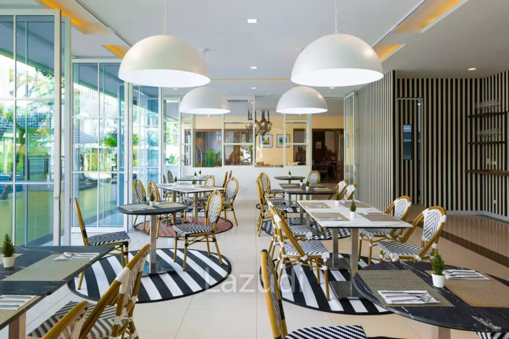 Luxury Beachfront Apartment with Rooftop Pool