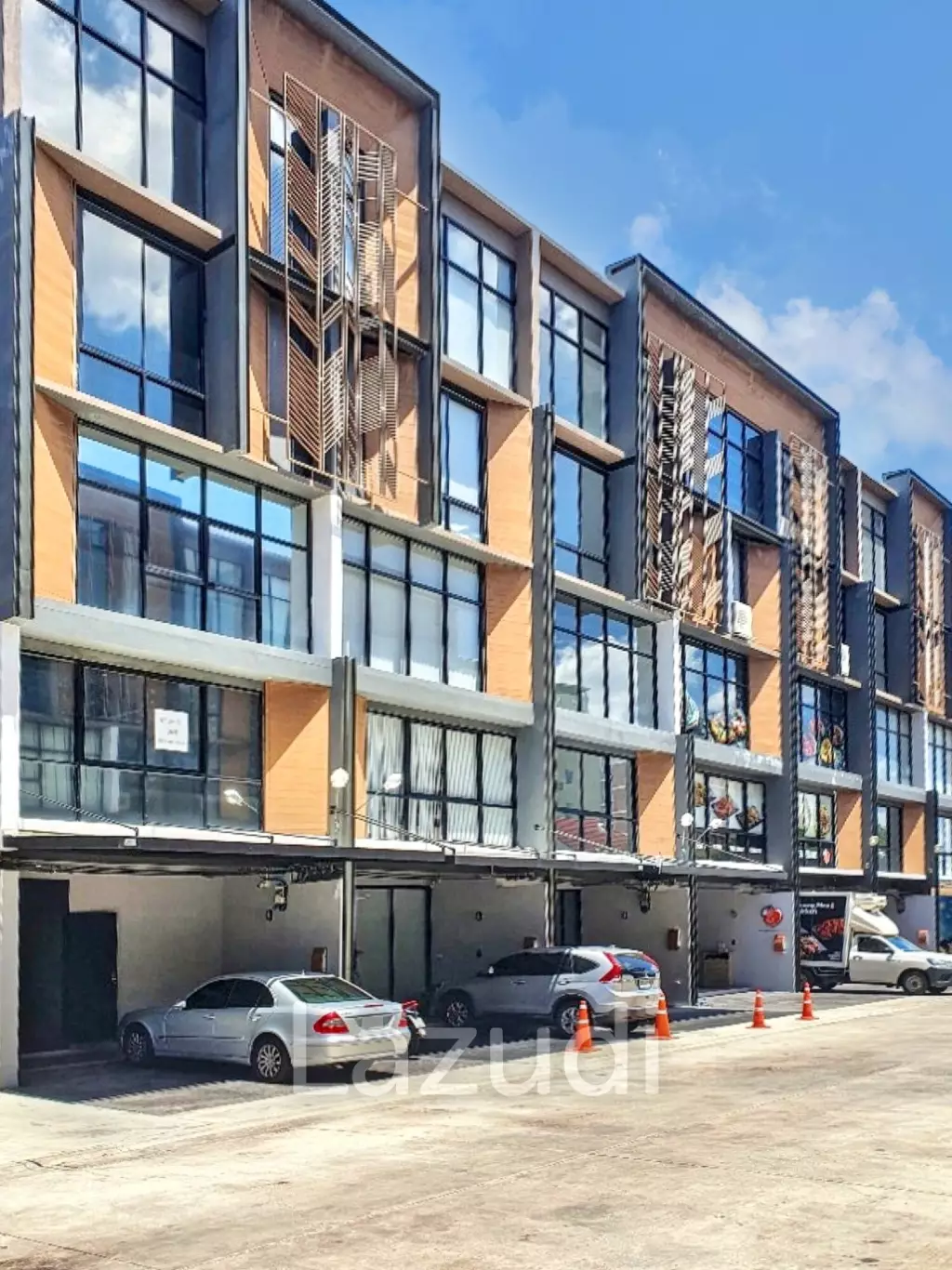 2 Bed 5 Bath 370 SQ.M Home office at The Pride 77