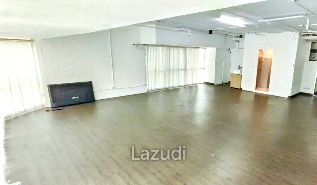 1 Bathroom 77 SQ.M Office at Sukhumvit Suites