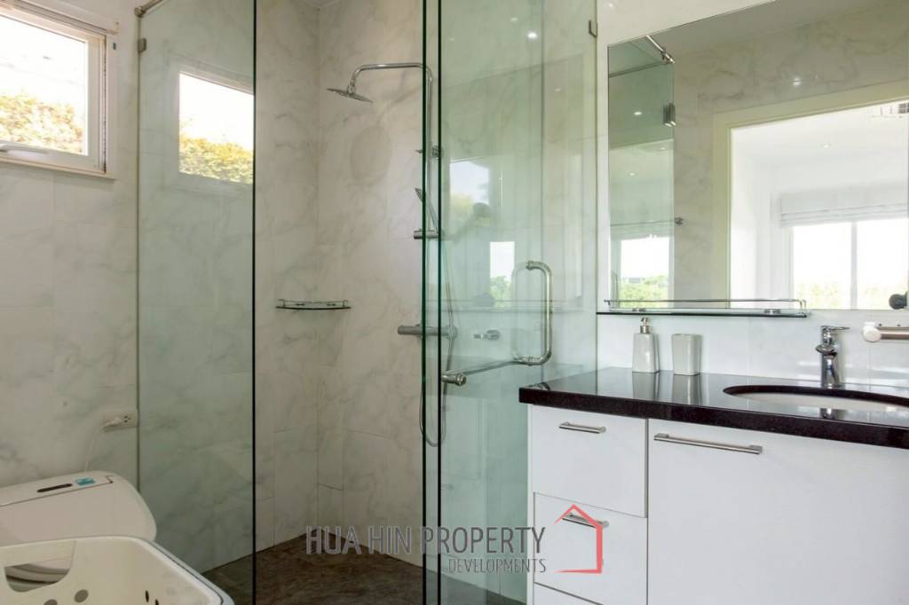 Exclusive 3 Bedroom Pool Villa In Black Mountain Golf Course