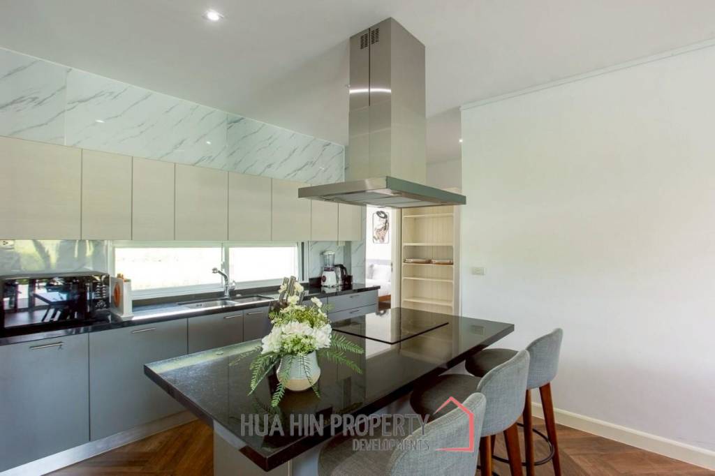 Exclusive 3 Bedroom Pool Villa In Black Mountain Golf Course
