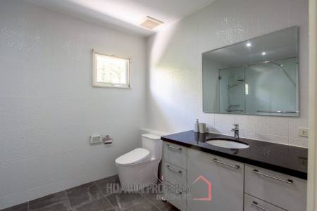 Exclusive 3 Bedroom Pool Villa In Black Mountain Golf Course