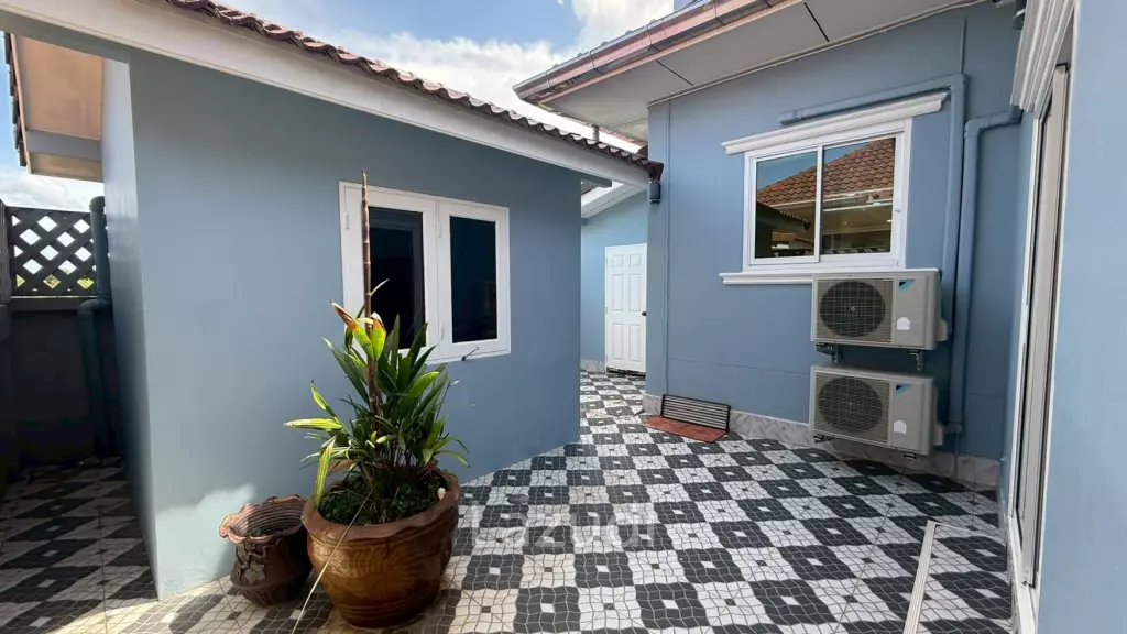 Tropical Seaview : Two-Story Villa with Pool in Pak Nam Pran