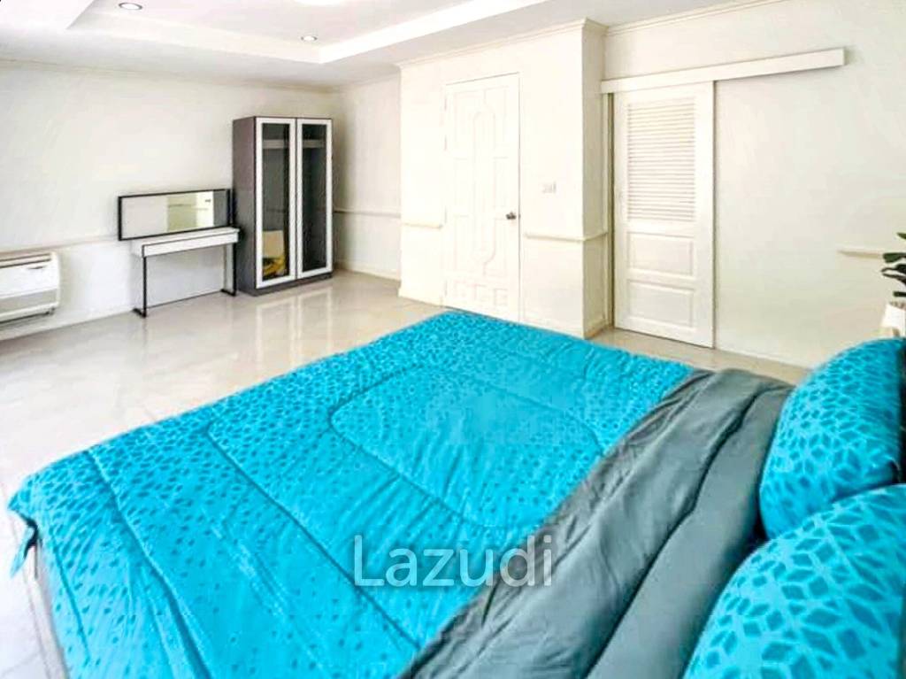 4 Bedrooms 5 Bathrooms 350 SQ.M Townhouse Near Emporium
