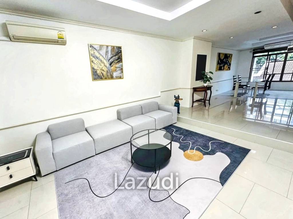 4 Bedrooms 5 Bathrooms 350 SQ.M Townhouse Near Emporium