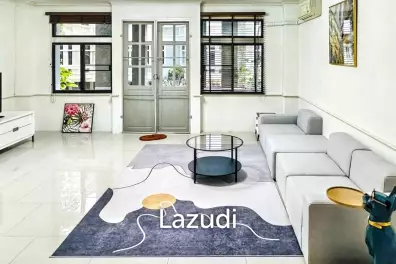 4 Bedrooms 5 Bathrooms 350 SQ.M Townhouse Near Emporium