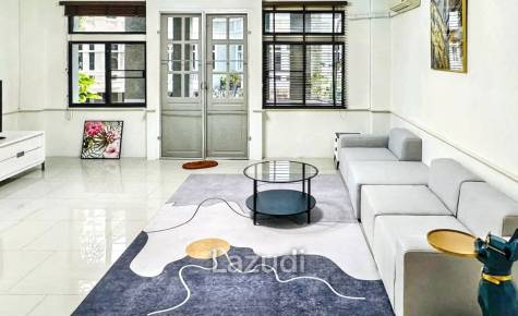 4 Bedrooms 5 Bathrooms 350 SQ.M Townhouse Near Emporium
