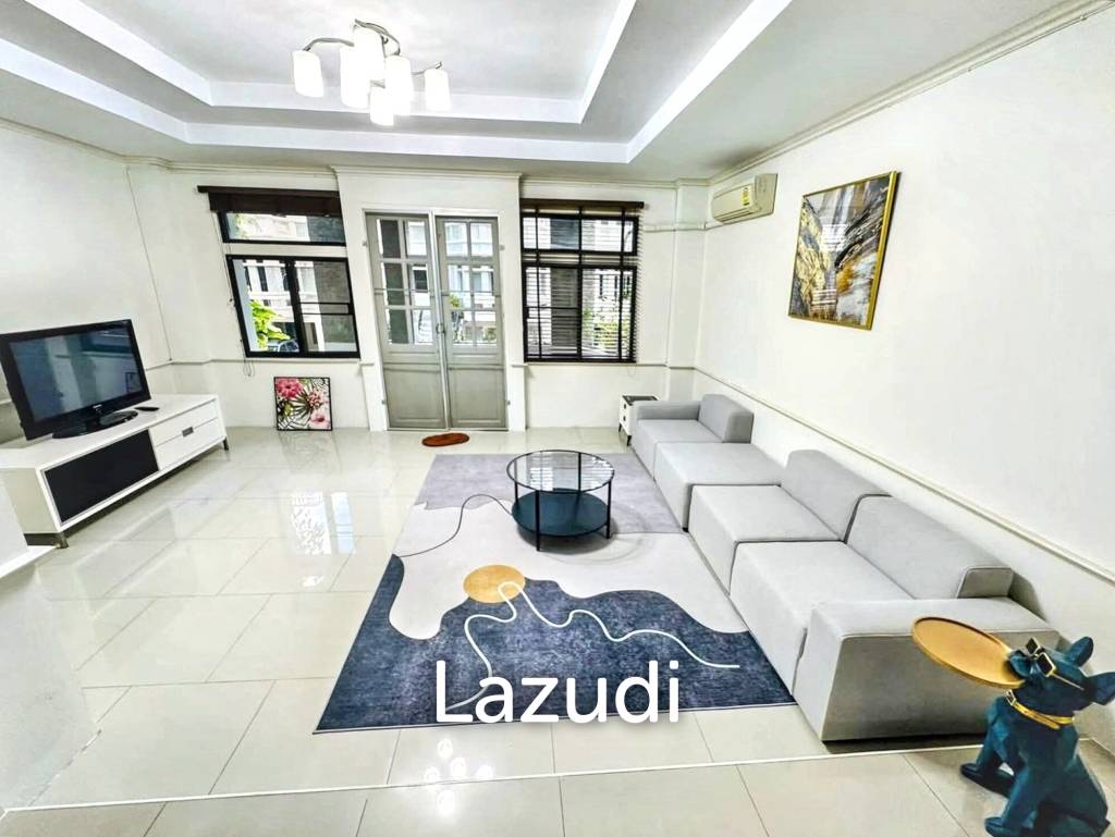 4 Bedrooms 5 Bathrooms 350 SQ.M Townhouse Near Emporium