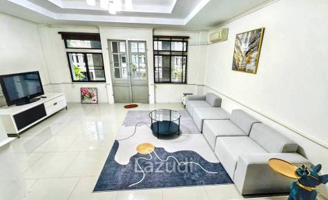 4 Bedrooms 5 Bathrooms 350 SQ.M Townhouse Near Emporium