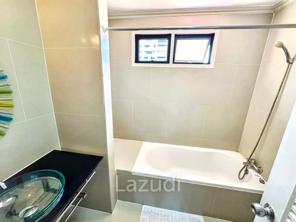 4 Bedrooms 5 Bathrooms 350 SQ.M Townhouse Near Emporium