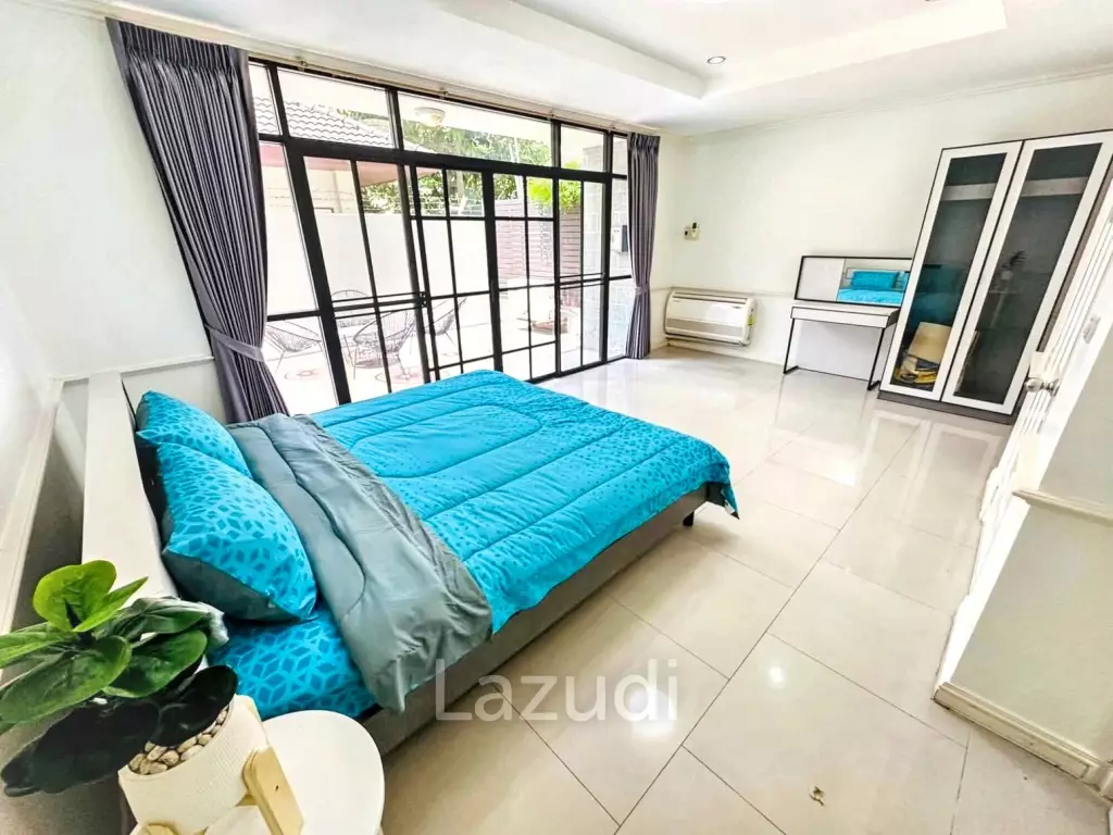 4 Bedrooms 5 Bathrooms 350 SQ.M Townhouse Near Emporium