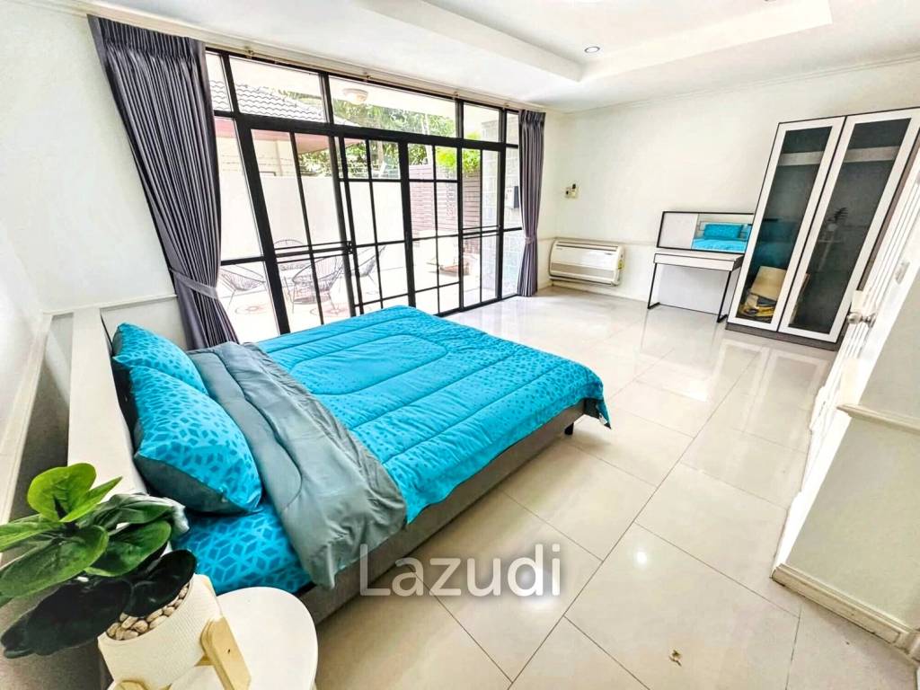 4 Bedrooms 5 Bathrooms 350 SQ.M Townhouse Near Emporium