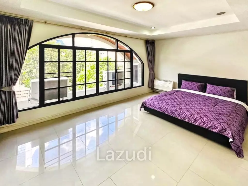 4 Bedrooms 5 Bathrooms 350 SQ.M Townhouse Near Emporium