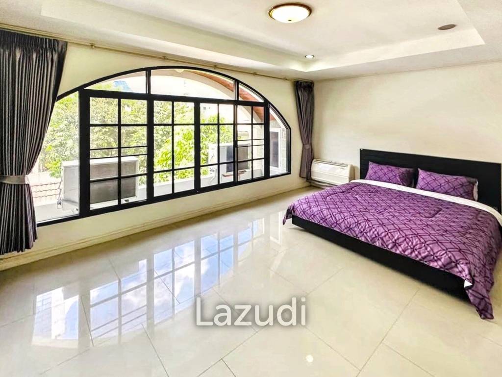 4 Bedrooms 5 Bathrooms 350 SQ.M Townhouse Near Emporium