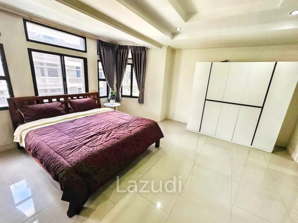 4 Bedrooms 5 Bathrooms 350 SQ.M Townhouse Near Emporium