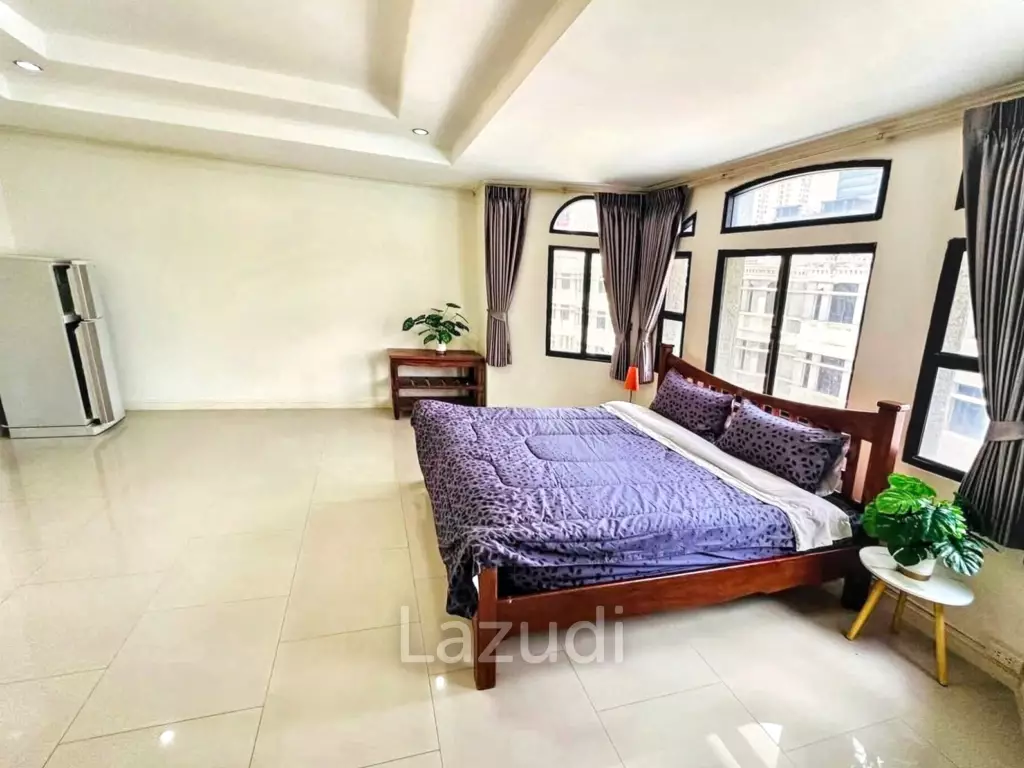 4 Bedrooms 5 Bathrooms 350 SQ.M Townhouse Near Emporium