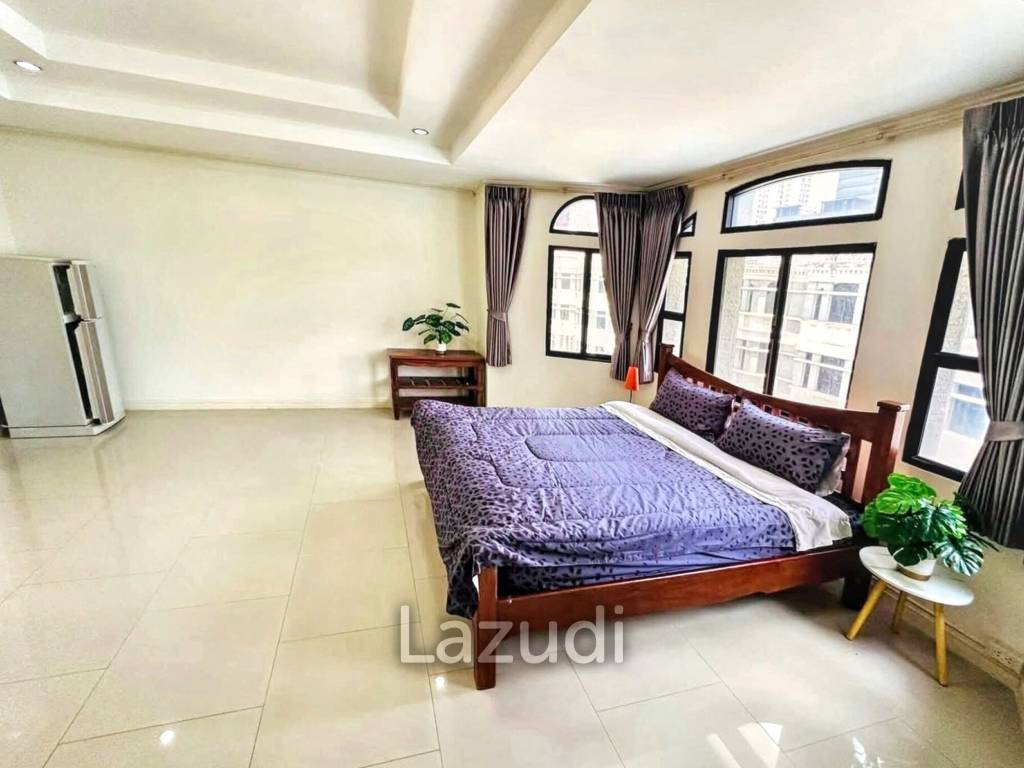 4 Bedrooms 5 Bathrooms 350 SQ.M Townhouse Near Emporium