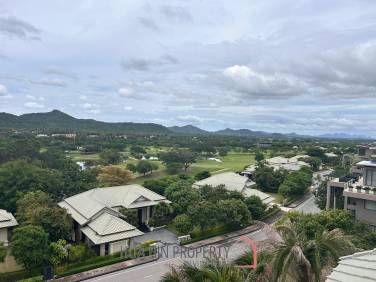 Black Mountain Golf Course: Excellent luxury condo with 2 bedrooms and 2 bathrooms