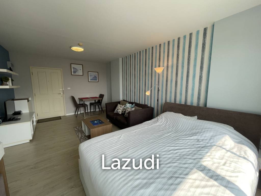 Baan Peang Ploen Condo : Studio bedroom walkable to the Beach