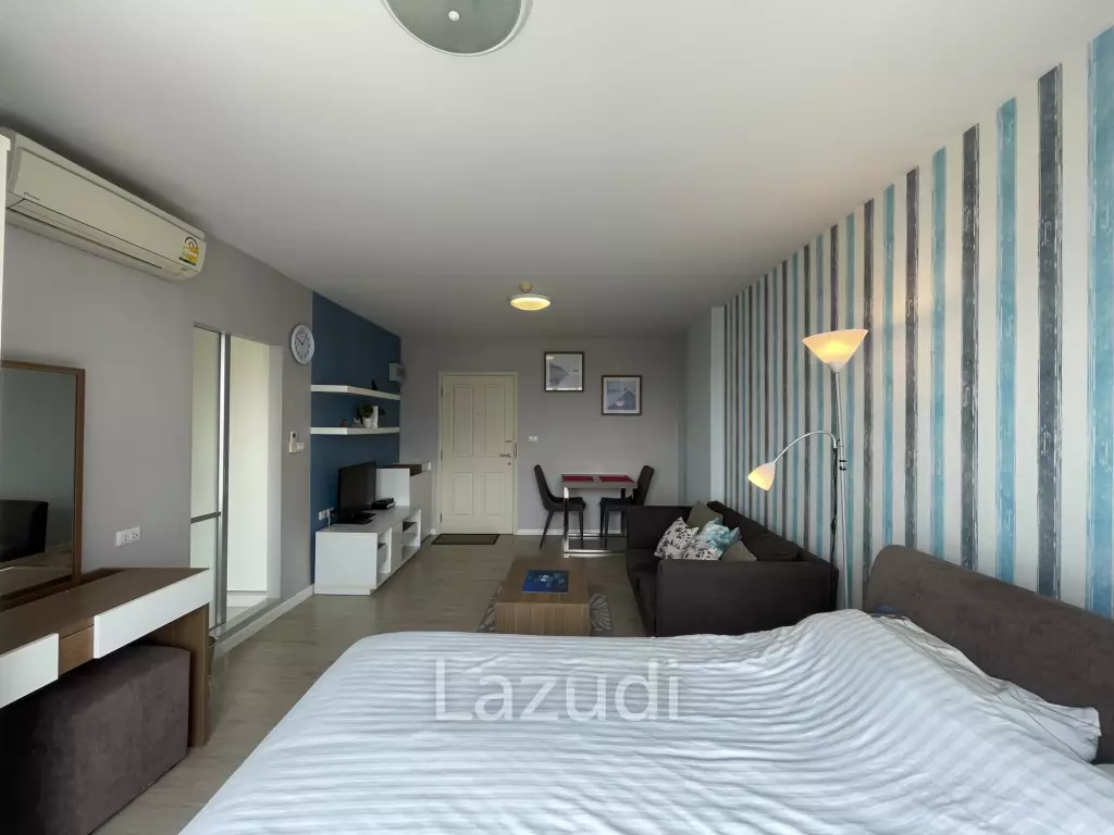 Baan Peang Ploen Condo : Studio bedroom walkable to the Beach