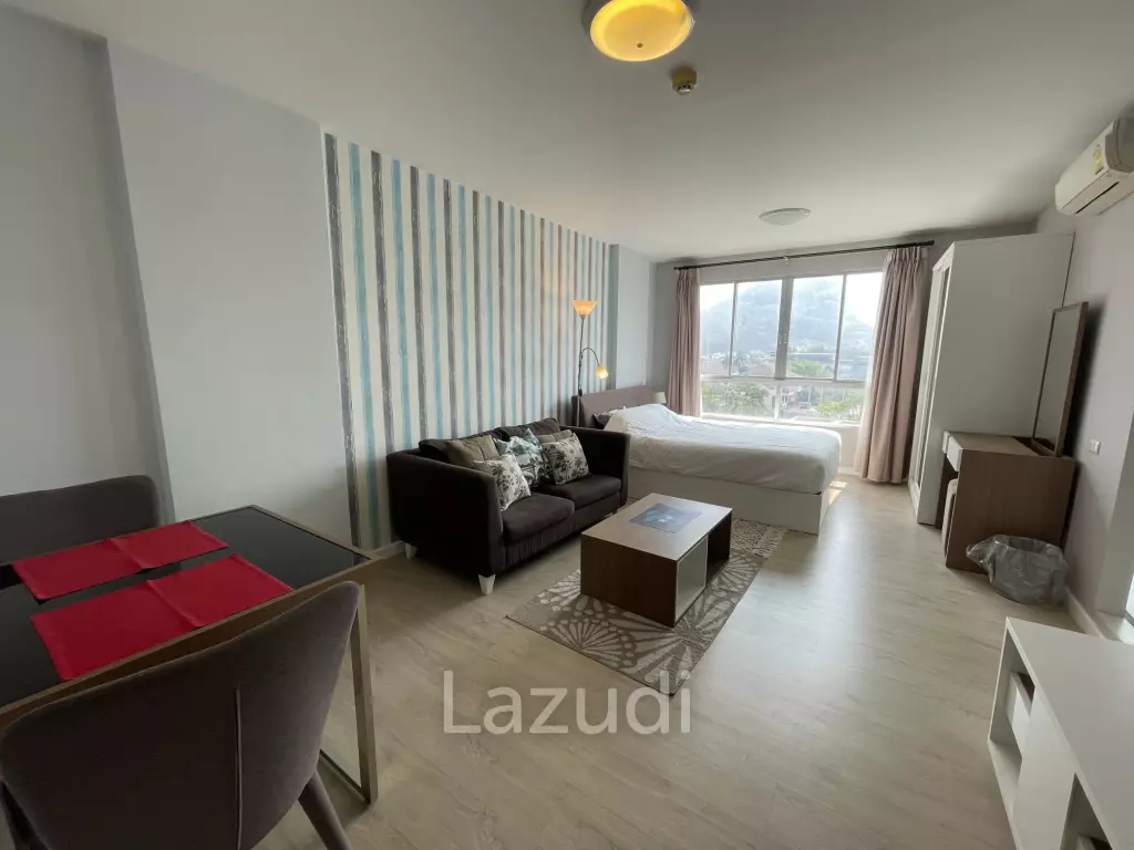 Baan Peang Ploen Condo : Studio bedroom walkable to the Beach