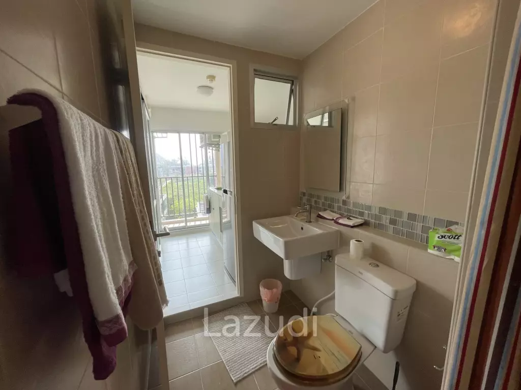 Baan Peang Ploen Condo : Studio bedroom walkable to the Beach