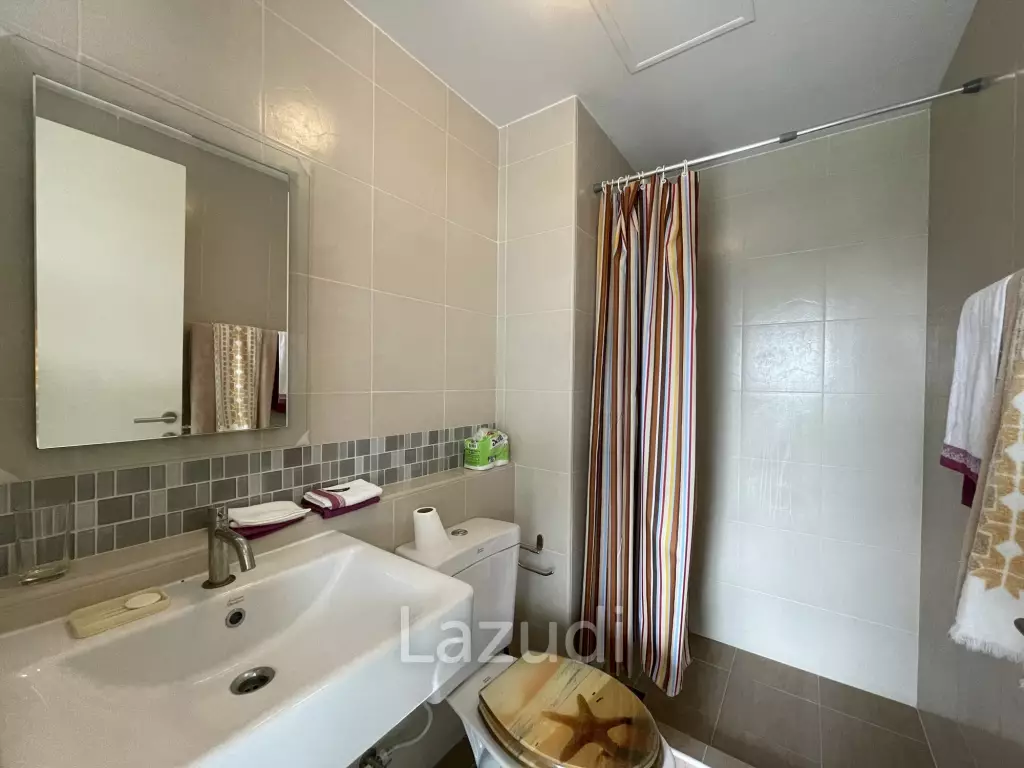 Baan Peang Ploen Condo : Studio bedroom walkable to the Beach