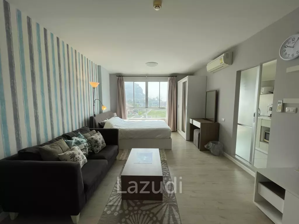 Baan Peang Ploen Condo : Studio bedroom walkable to the Beach