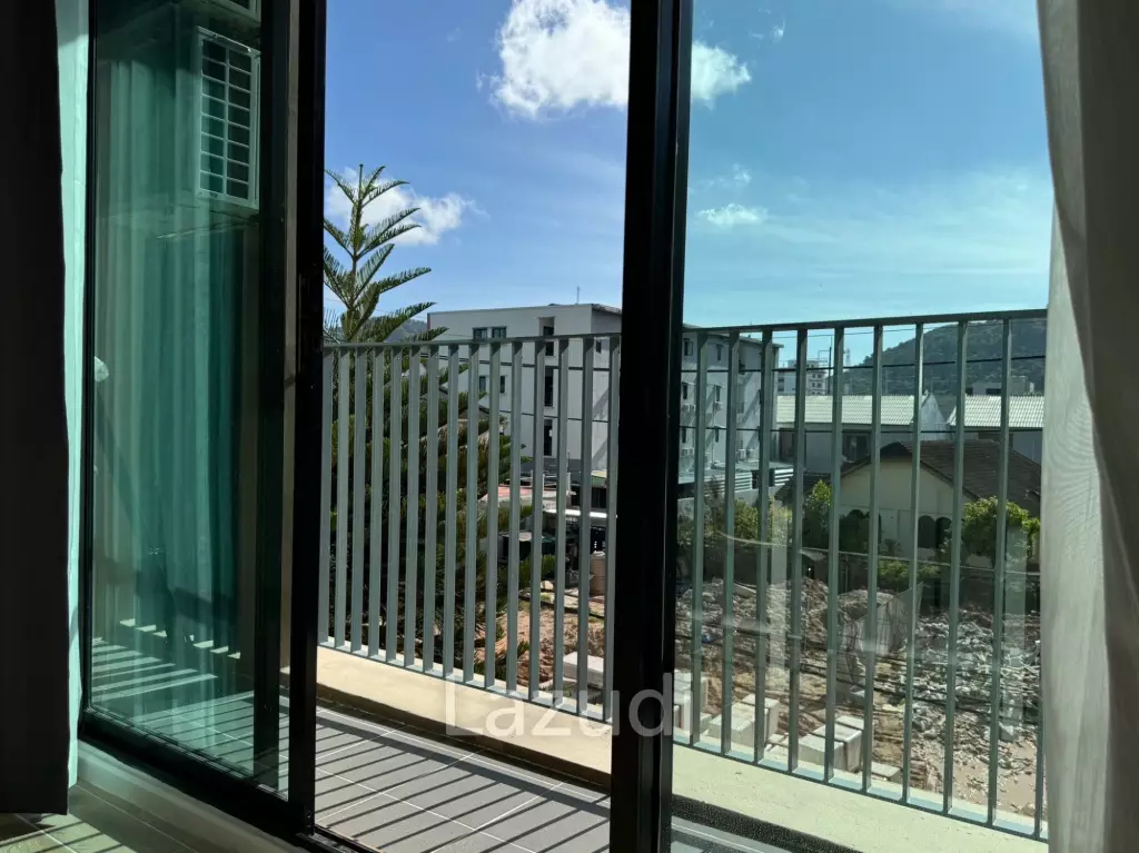 Renovated 1-Bedroom 40 SQ.M At Dlux Condominium For Sale