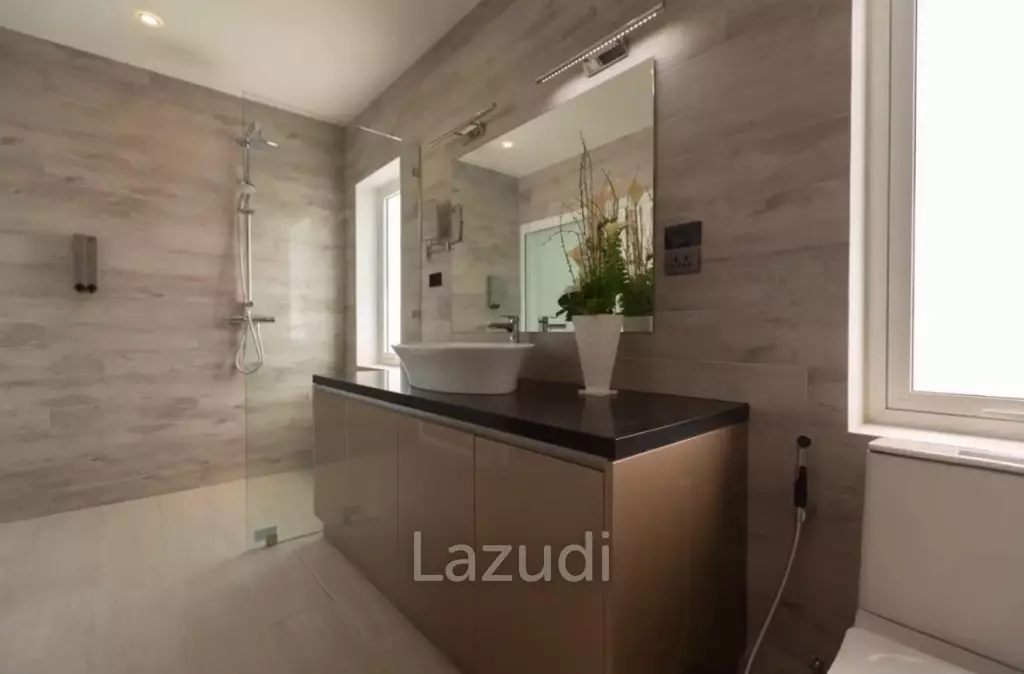 Modern 3-Bedroom Villa for Rent in the Heart of Bang Rak, Koh Samui
