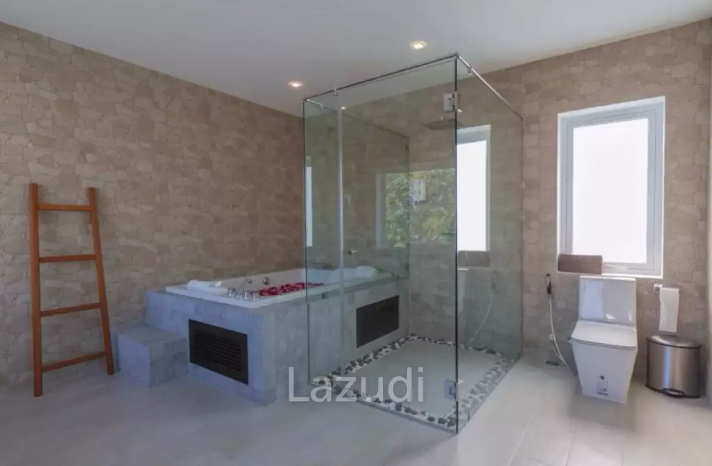 Modern 3-Bedroom Villa for Rent in the Heart of Bang Rak, Koh Samui