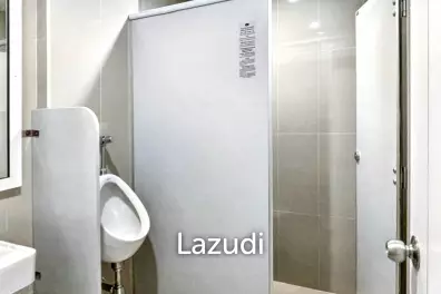 2 Restrooms 244 SQ.M Office at Skulthai Surawong Tower