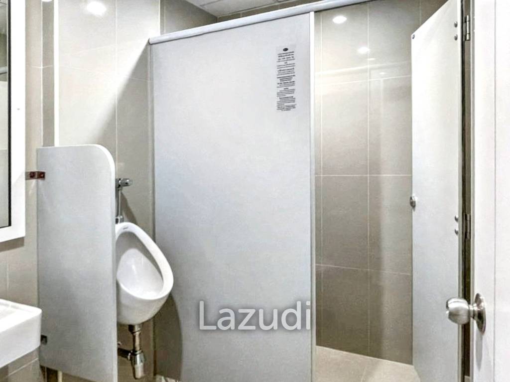 2 Restrooms 244 SQ.M Office at Skulthai Surawong Tower