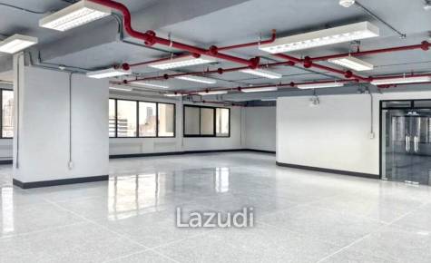2 Restrooms 244 SQ.M Office at Skulthai Surawong Tower
