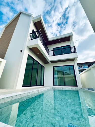 ์New 3-Bedroom Pool Villa In Rawai