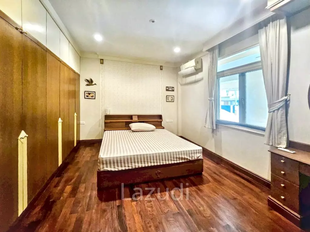 4 Bed 3 Bath 350 House in Phatthanakan 32